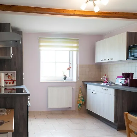 Knoth Apartment *
